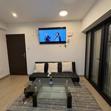 Centrally Located And Modern In Premiere